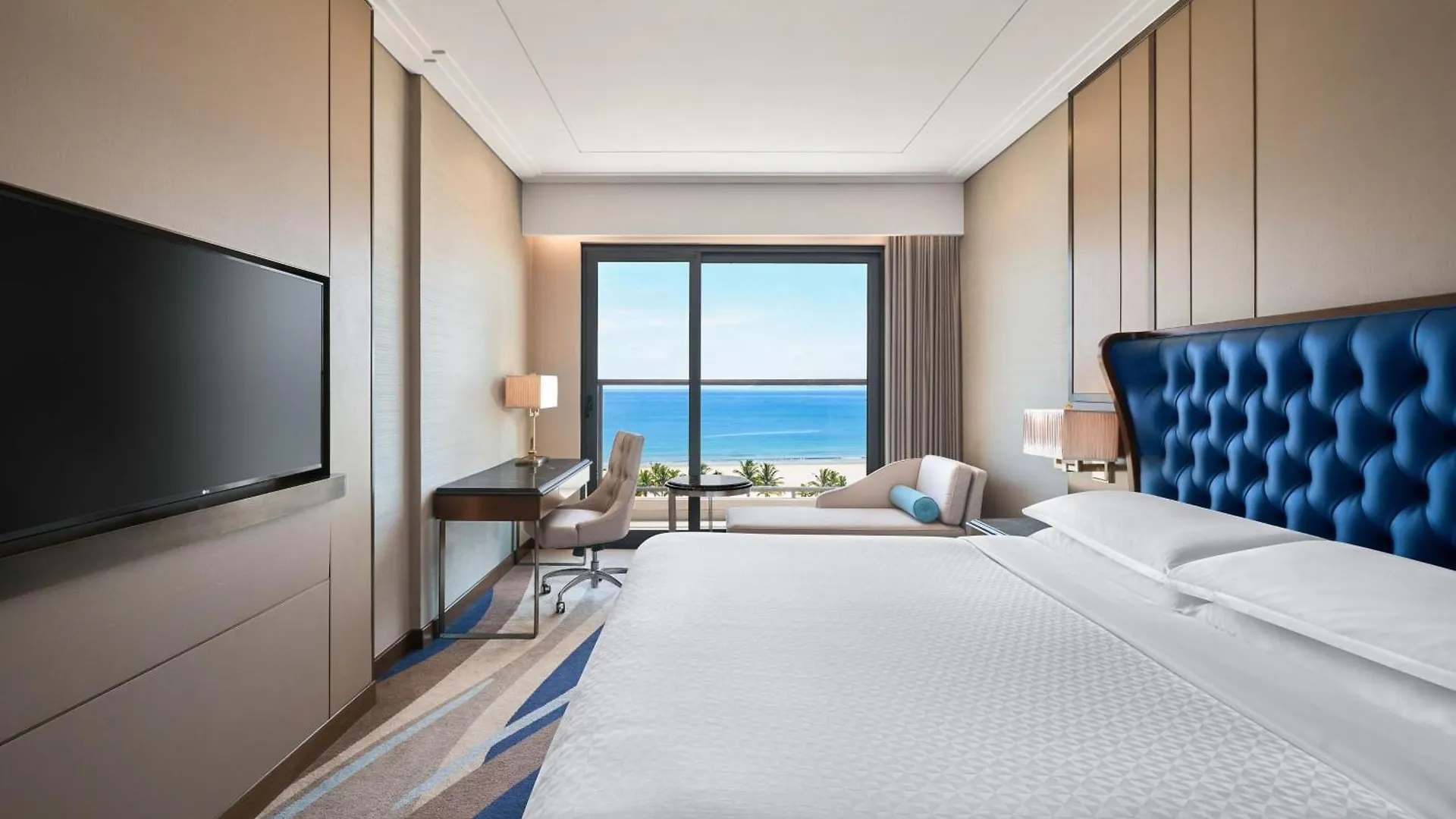 Four Points By Sheraton Danang 5*, Дананг Вьетнам